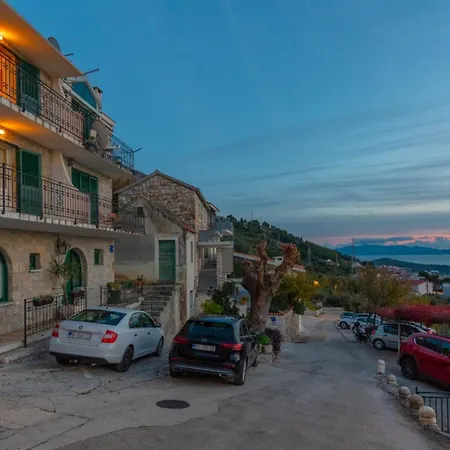 Ane - By Guide * Makarska