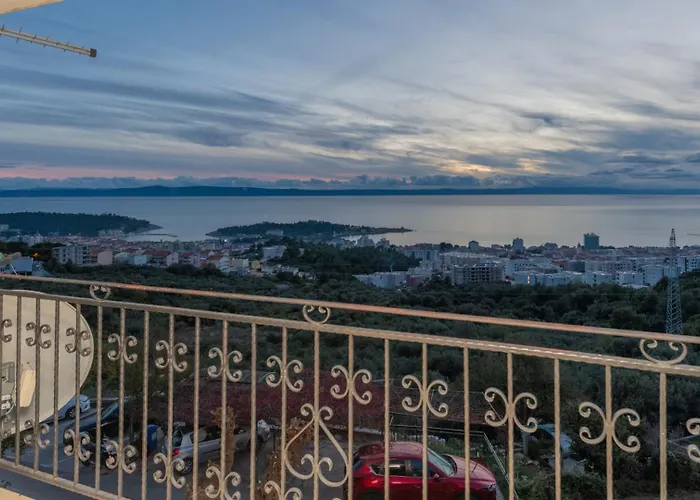 Ane - By Guide Villa Makarska